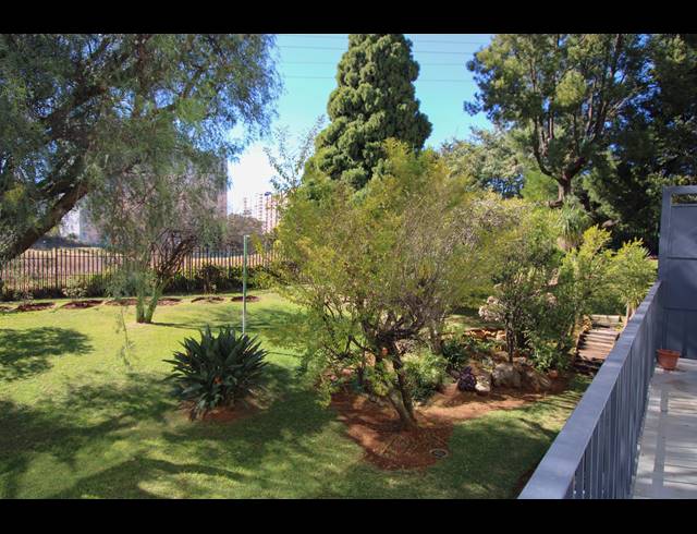 2 BEDROOM APARTMENT TO LET IN BEDFORD GARDENS